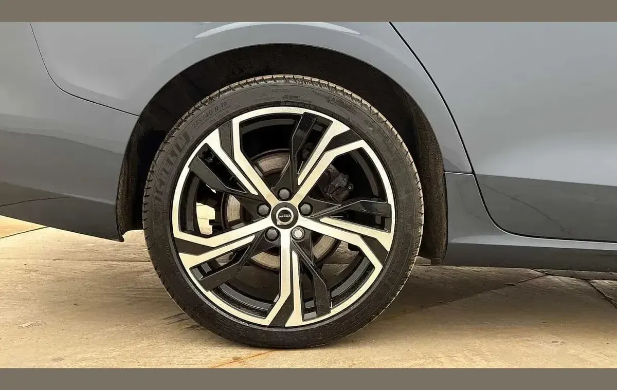 Used Volvo V60 Plus 194 HP (142 kW) 2025 Blue Estate