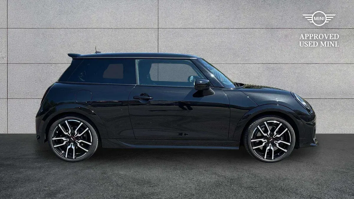 Usado Mini Cooper Hatch 154 CV (113 kW) 2024 Negro Utilitario