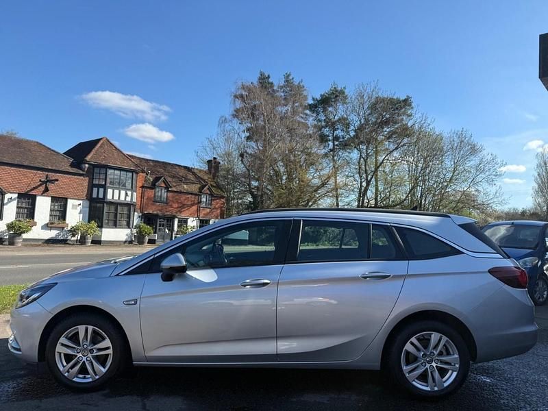 Second-hand Vauxhall Astra 110 CP (80 kW) 2017 Argintiu Break