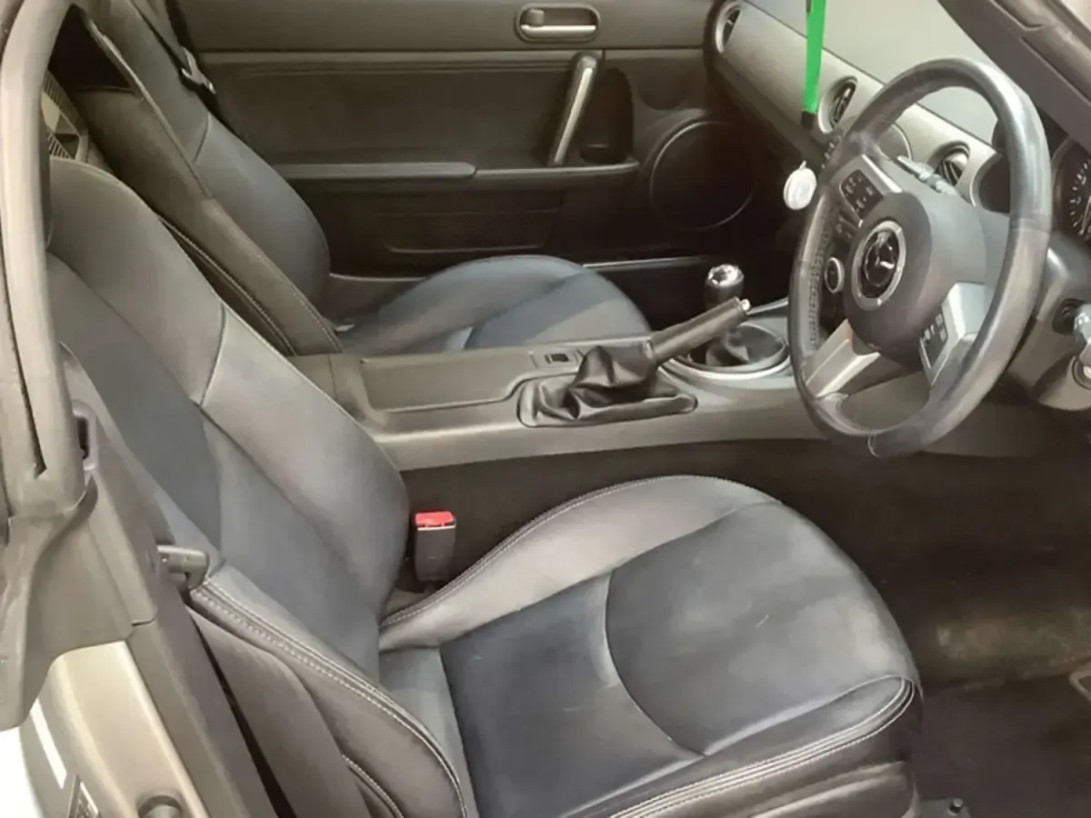 Begagnad Mazda MX5 Inclusive 161 HK (118 kW) 2011 Silver Cab