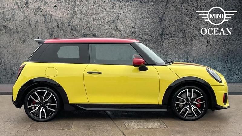 Used Mini John Cooper Works Hatch 228 HP (167 kW) 2025 Yellow Hatchback