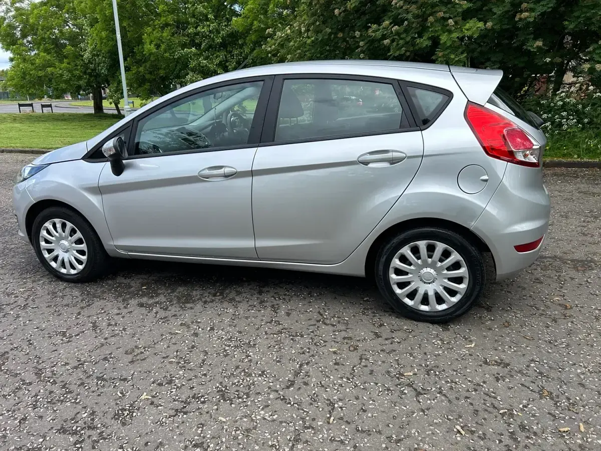 Used Ford Fiesta Style 82 HP (60 kW) 2015 Silver Hatchback