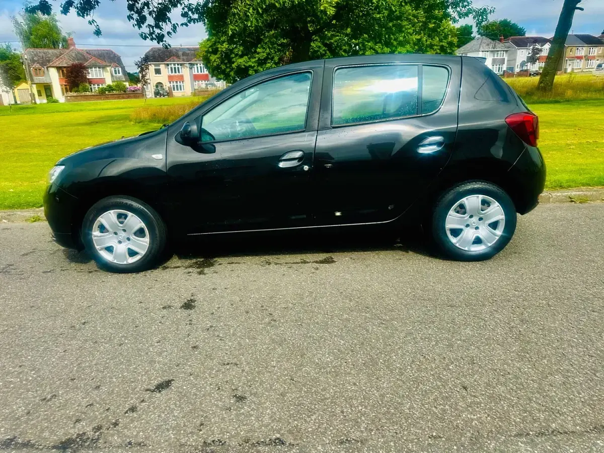 Used Dacia Sandero Comfort 90 HP (66 kW) 2017 Black Hatchback