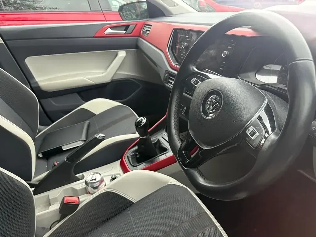 Usado VW Polo Beats 65 CV (47 kW) 2019 Rojo Utilitario