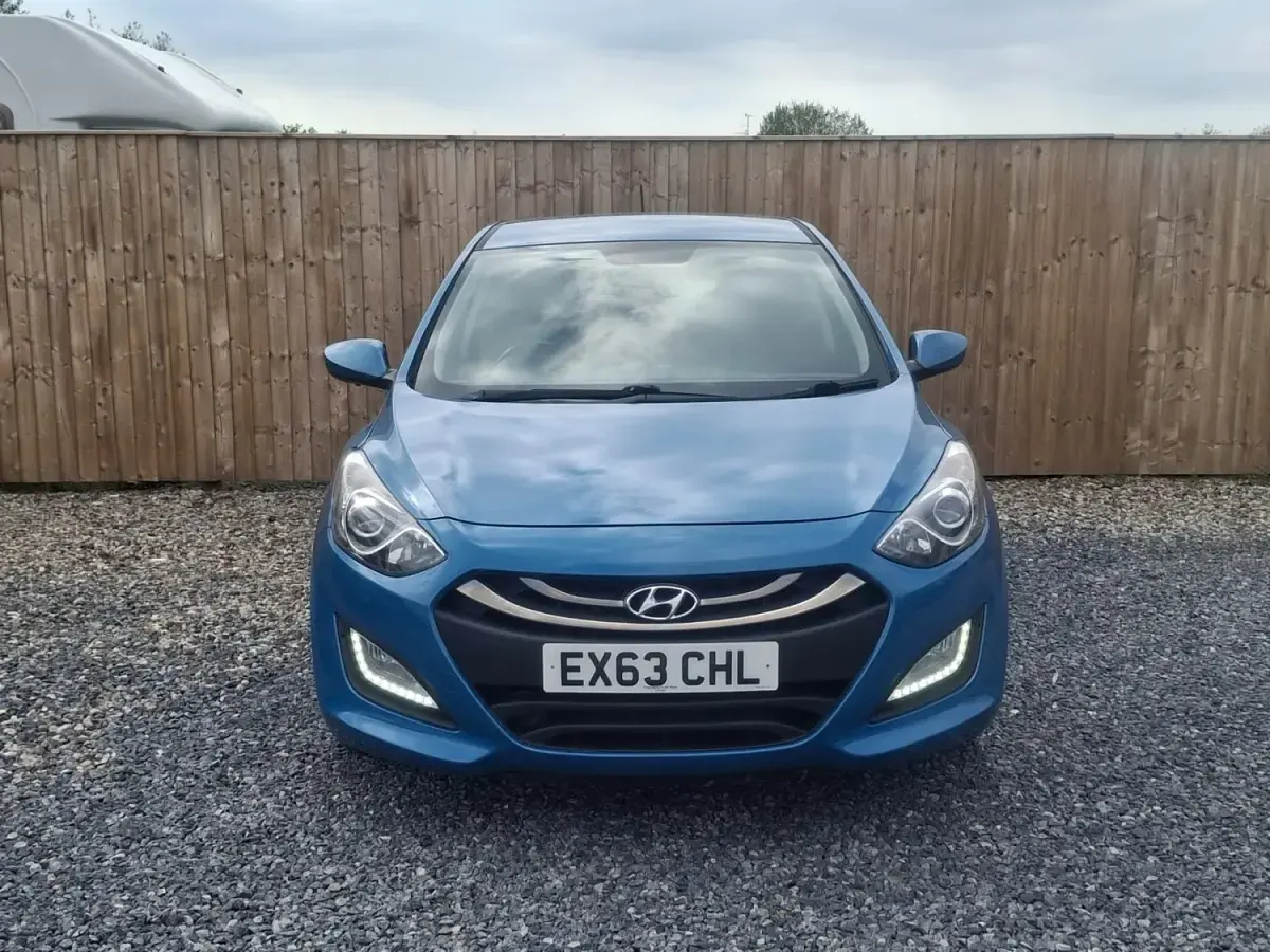 Second-hand Hyundai i30 Active 100 CP (73 kW) 2013 Albastru Hatchback