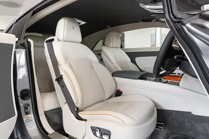 Usado Rolls Royce Spectre 430 kW (585 HP) 2025 Prateado Coupé