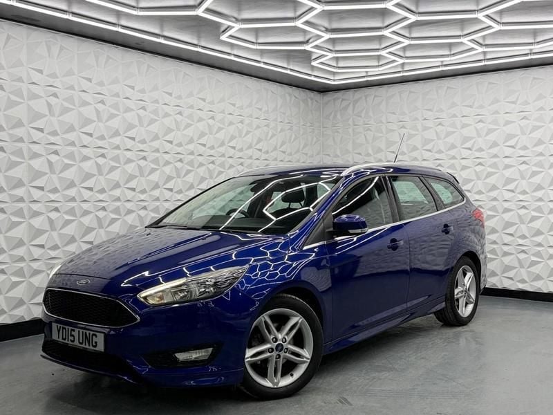 Used Ford Focus Zetec 115 HP (84 kW) 2015 Blue Estate