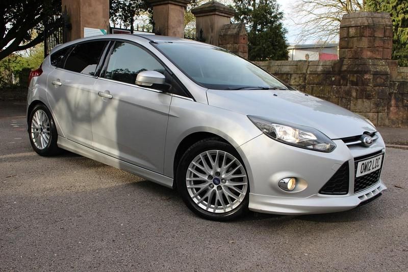 Used Ford Focus Zetec 115 HP (84 kW) 2012 Silver Hatchback