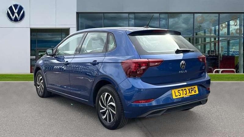Used VW Polo Life 95 HP (69 kW) 2023 Reef blue metallic Hatchback