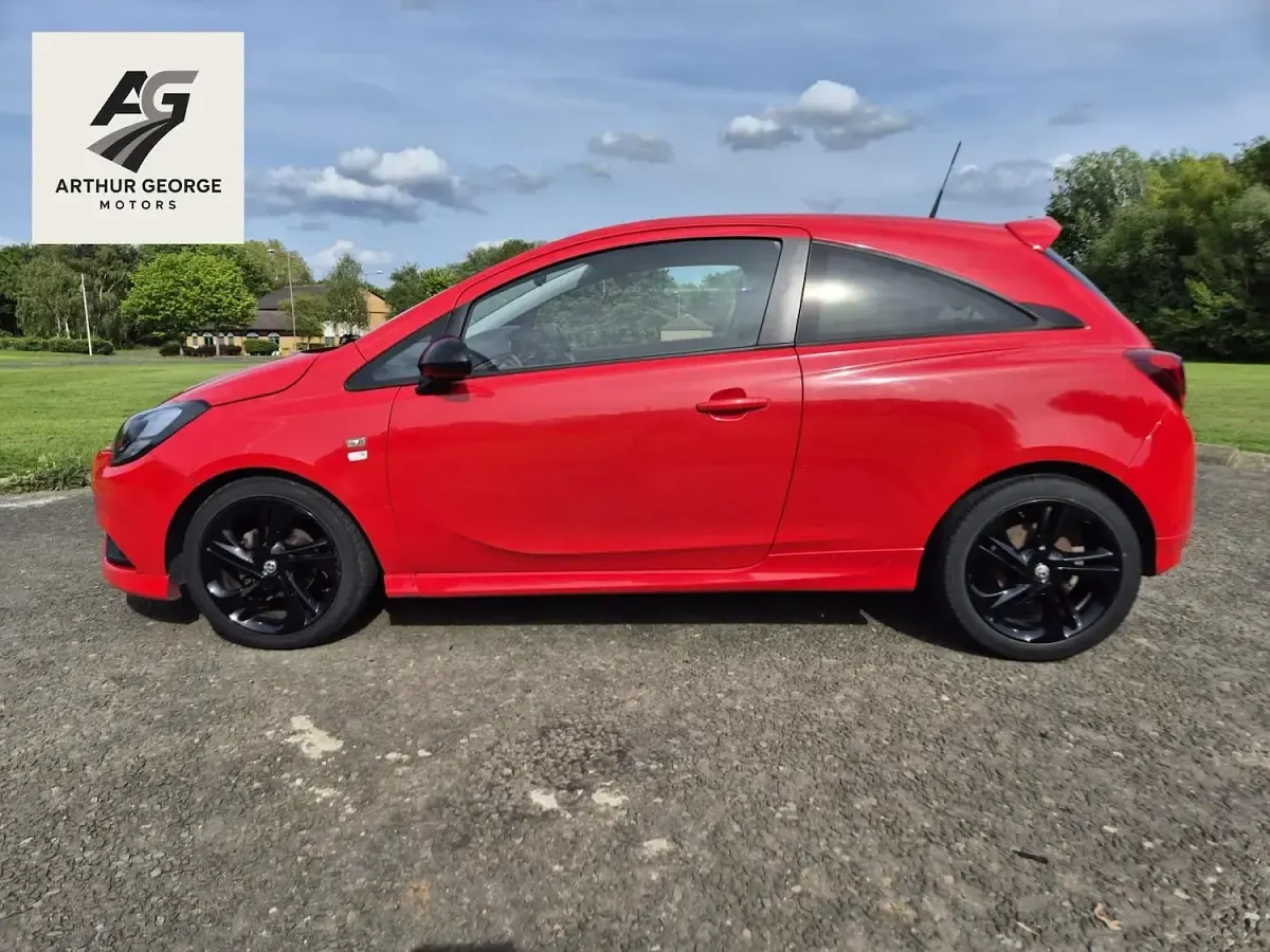 Used Vauxhall Corsa Edition 90 HP (66 kW) 2015 Red Hatchback