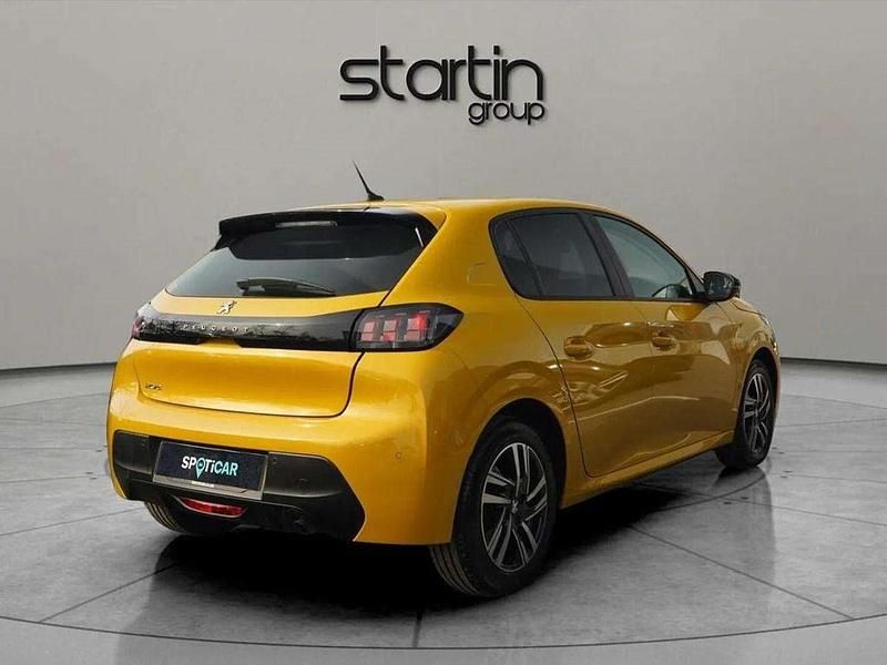 Used Peugeot 208 Active+ 74 HP (54 kW) 2023 Yellow Hatchback