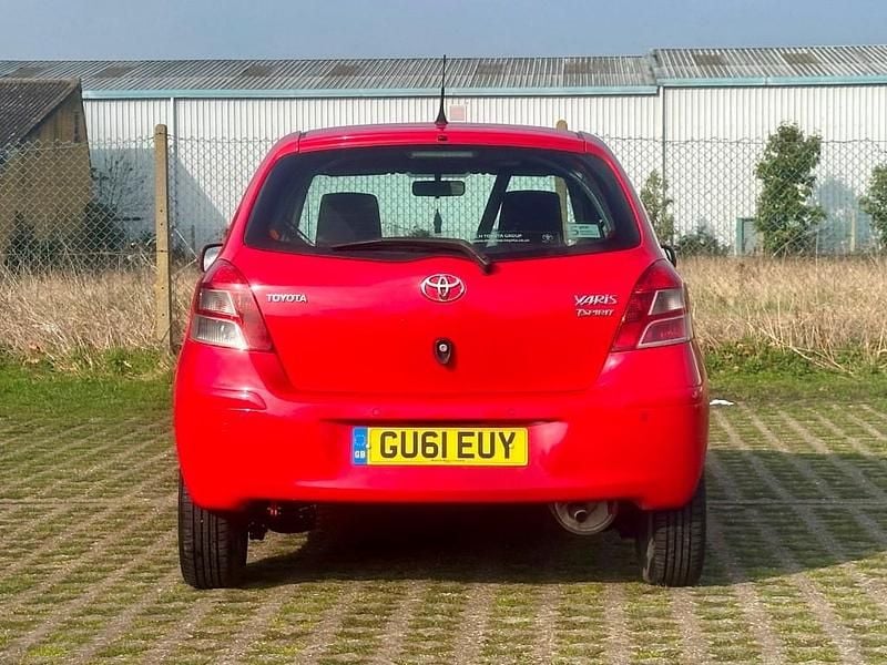 Used Toyota Yaris 68 HP (50 kW) 2011 Red Hatchback