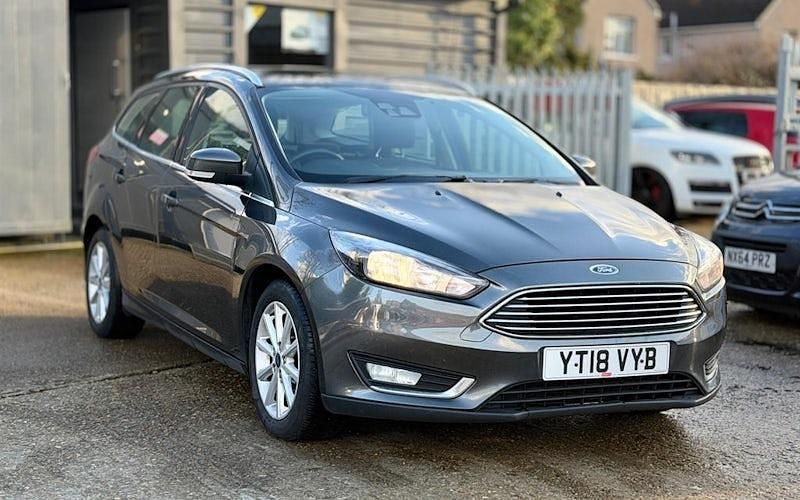 Used Ford Focus Titanium 120 HP (88 kW) 2017 Grey Estate