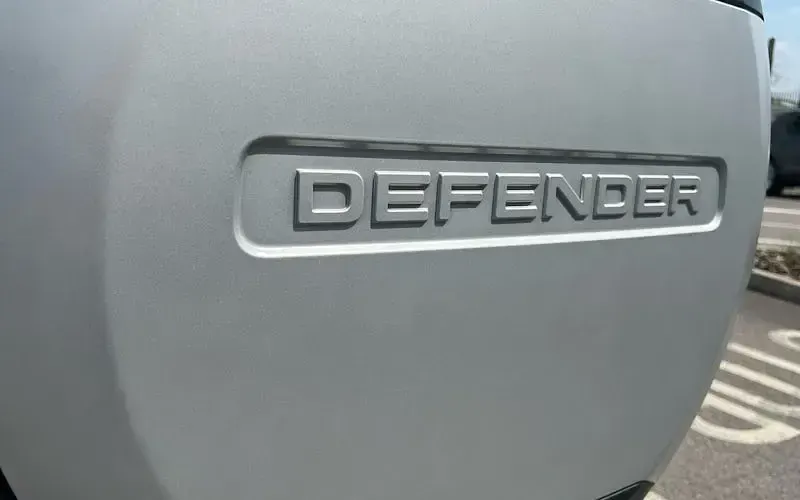 Used Land Rover Defender 249 HP (183 kW) 2022 Black SUV