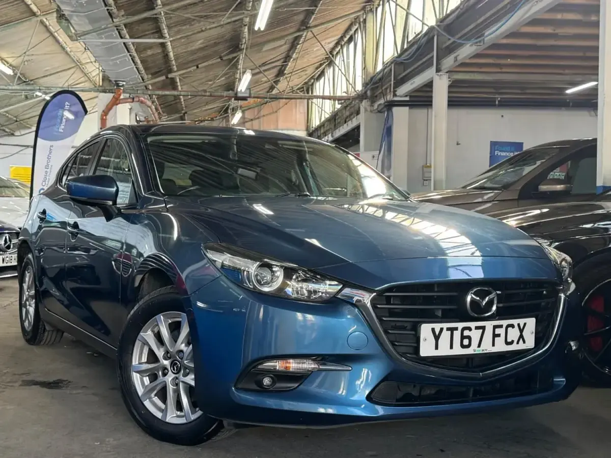 Używany Mazda 3 121 KM (88 kW) 2017 Niebieski Hatchback
