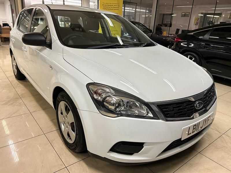 White Used 2011 Kia Ceed Hatchback | £1,590 (Super price) - Image 1/3