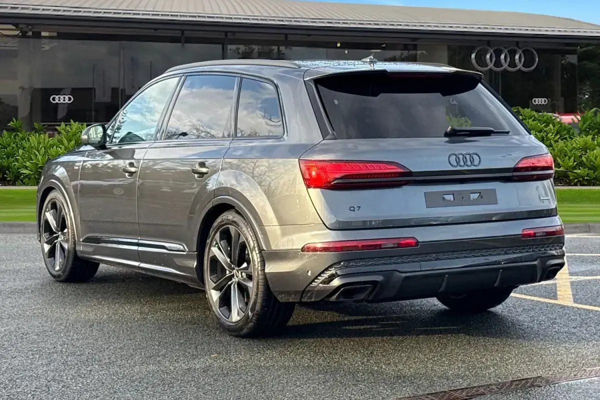 Ny Audi Q7 Black Edition 2025 Grå SUV