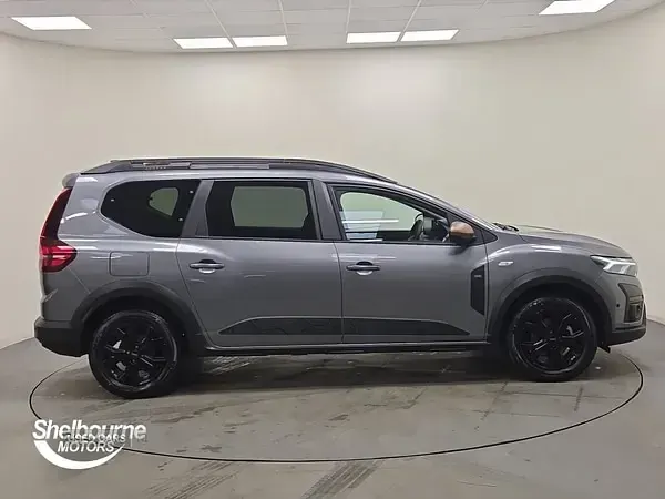 Used Dacia Jogger Extreme 141 HP (103 kW) 2024 Grey MPV