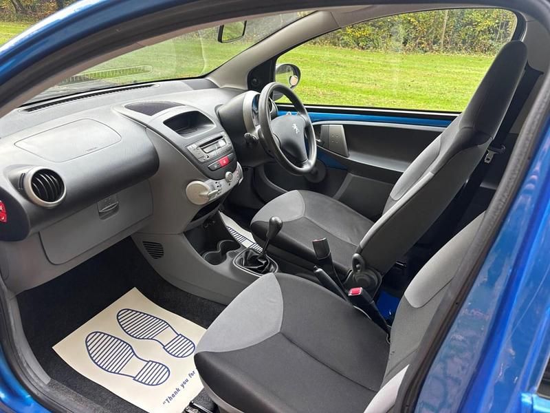 Used Peugeot 107 68 HP (50 kW) 2012 Blue Hatchback