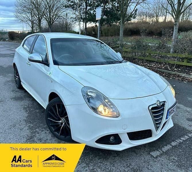 White Used 2013 Alfa Romeo Giulietta Hatchback | £5,350 - Image 1/4