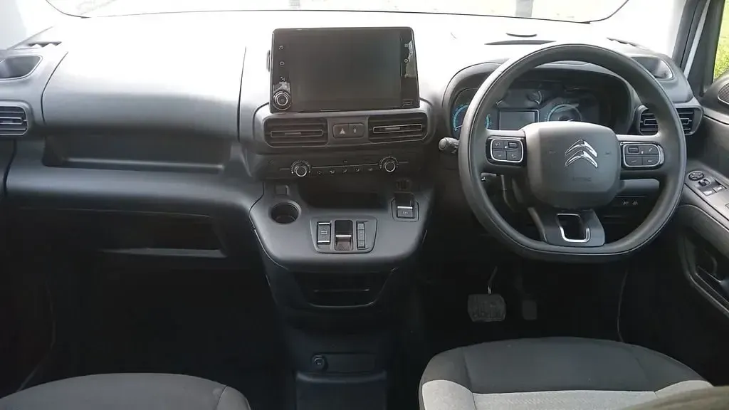 Używany Citroën e-Berlingo Feel 100 kW (136 KM) 2023 Biały Minivan