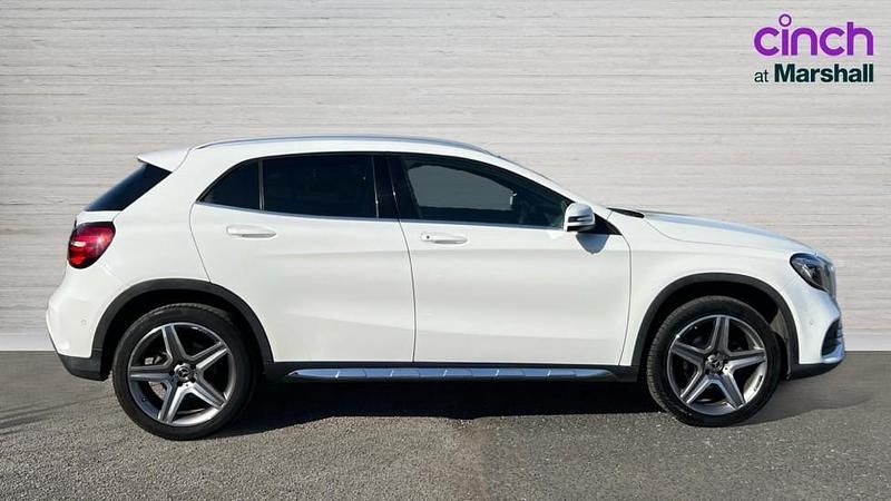 Used Mercedes GLA200 AMG Line Premium 156 HP (114 kW) 2018 White SUV
