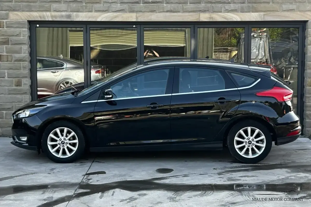 Used Ford Focus Titanium 125 HP (91 kW) 2017 Black Hatchback