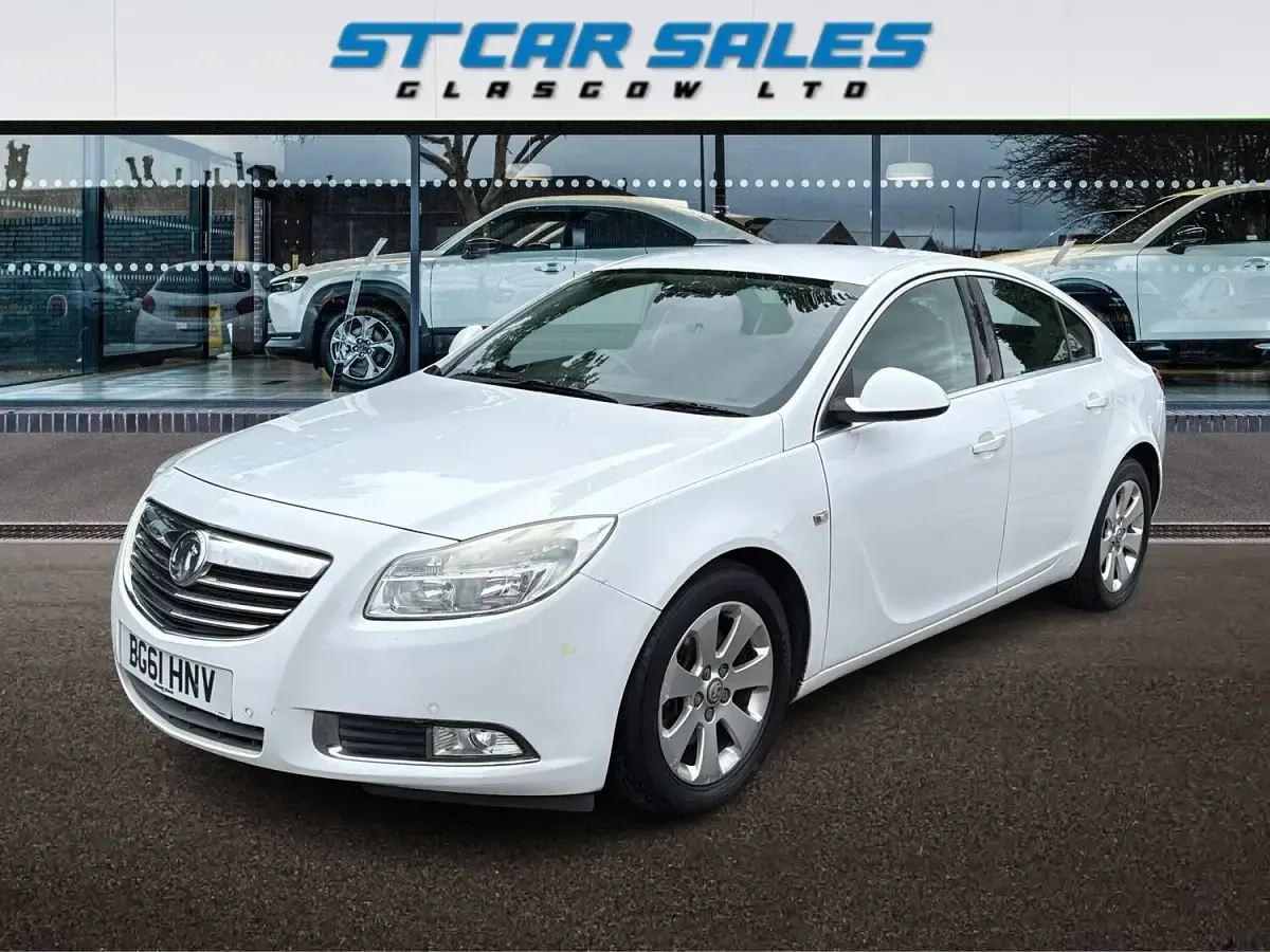 Used Vauxhall Insignia SRi 160 HP (117 kW) 2011 White Hatchback