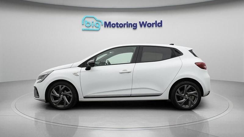 Used Renault Clio V RS Line 90 HP (66 kW) 2023 White Hatchback