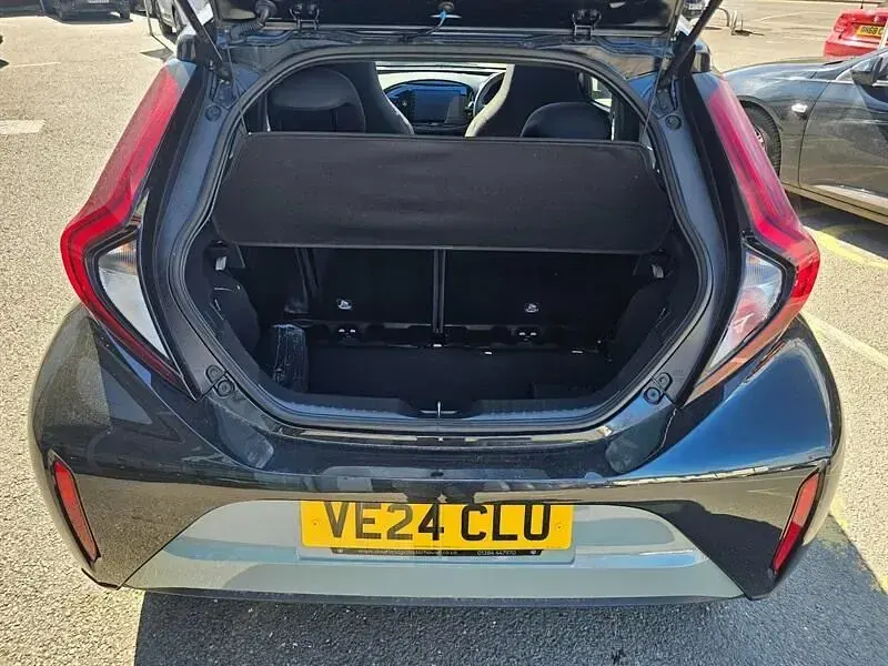 Used Toyota Aygo X 72 HP (52 kW) 2024 Green SUV