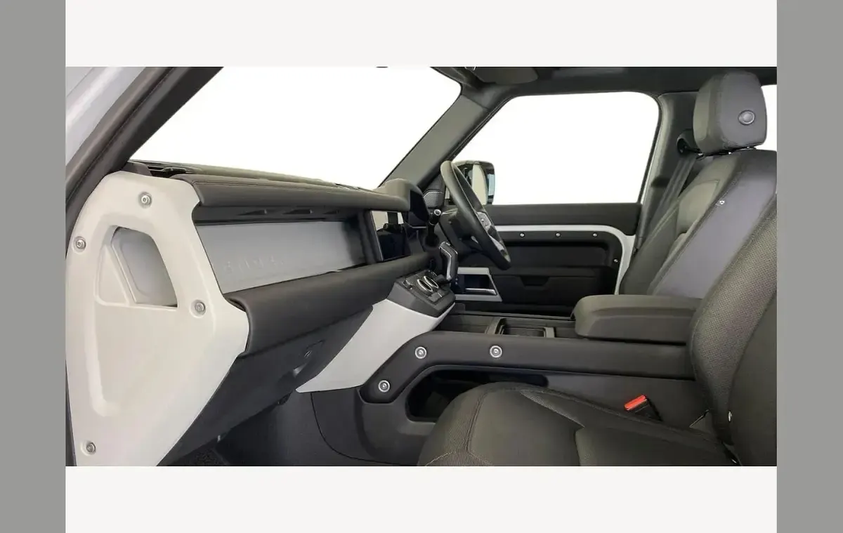 Used Land Rover Defender SE Dynamic 250 HP (183 kW) 2024 White SUV