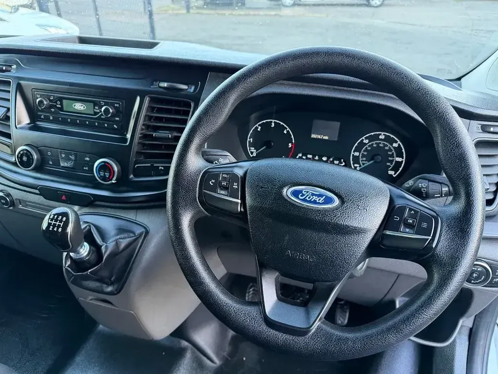 Used Ford Transit Custom 105 HP (77 kW) 2019 White Van