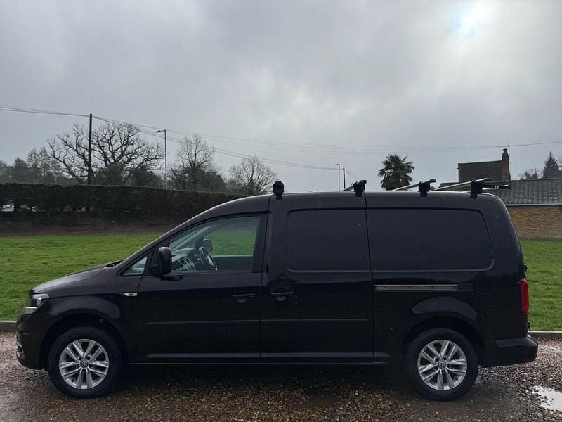 Used VW Caddy Maxi Highline 102 HP (75 kW) 2018 Mauve/purple MPV