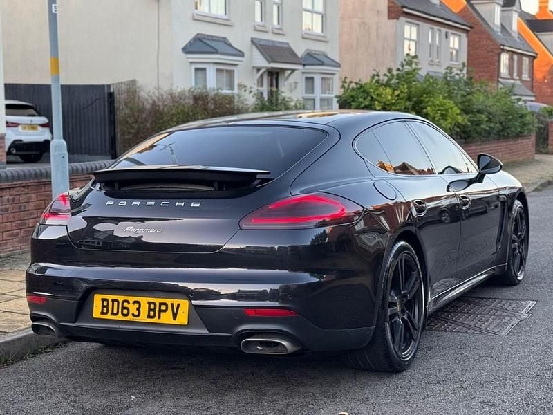 Used Porsche Panamera 250 HP (183 kW) 2013 Black Hatchback