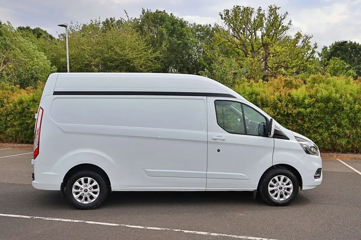 Used Ford Transit Custom Limited 170 HP (125 kW) 2018 White Van