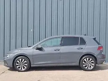 Usado VW Golf VIII Active 130 CV (95 kW) 2022 Gris Utilitario