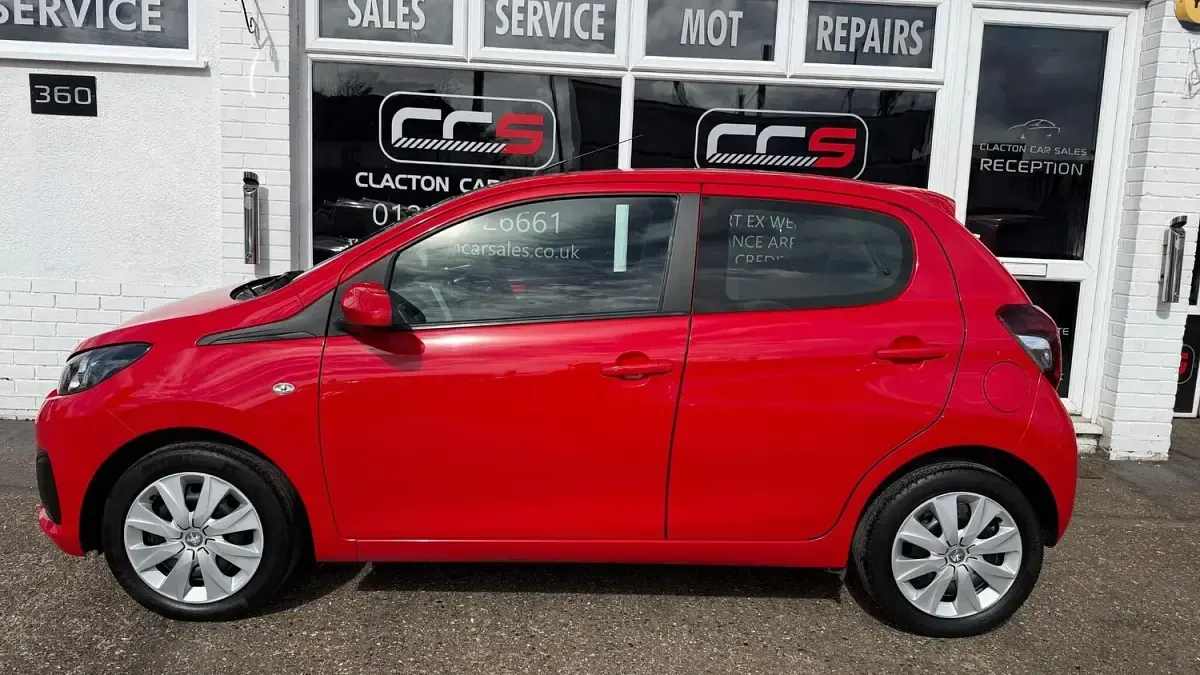 Used Peugeot 108 Active 68 HP (50 kW) 2018 Red Hatchback