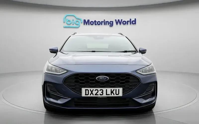 Used Ford Focus ST-Line 155 HP (114 kW) 2023 Blue Estate