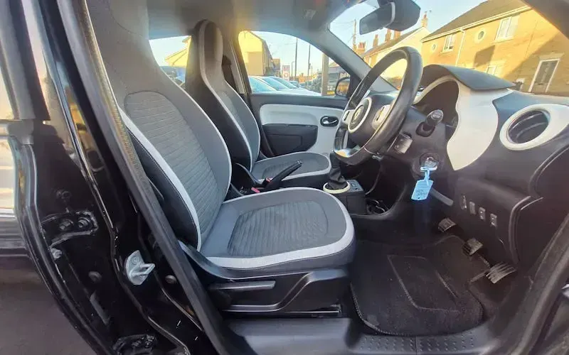 Used Renault Twingo Dynamique 70 HP (51 kW) 2015 Black Hatchback