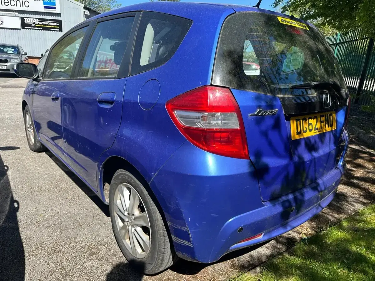 Second-hand Honda Jazz ES 99 CP (72 kW) 2012 Albastru Hatchback