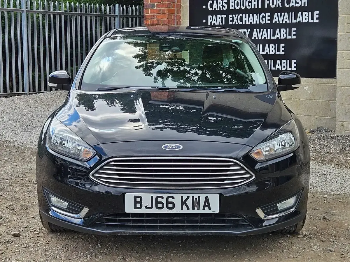 Used Ford Focus Titanium 125 HP (91 kW) 2016 Black Hatchback