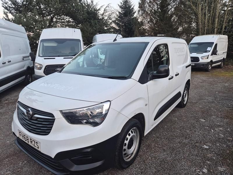 Used Vauxhall Combo Edition 100 HP (73 kW) 2019 White MPV