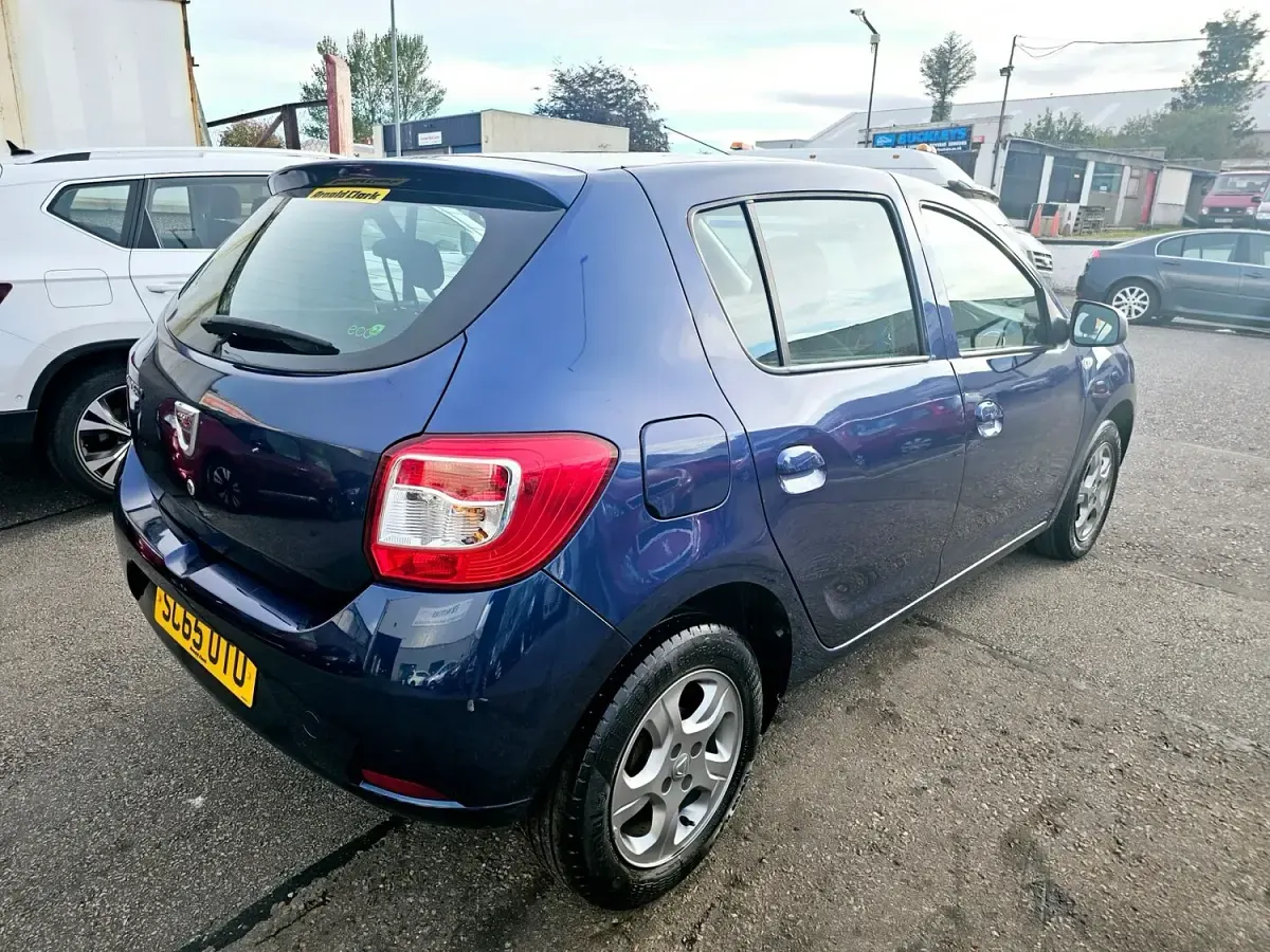 Used Dacia Sandero Lauréate 2015 Blue Hatchback
