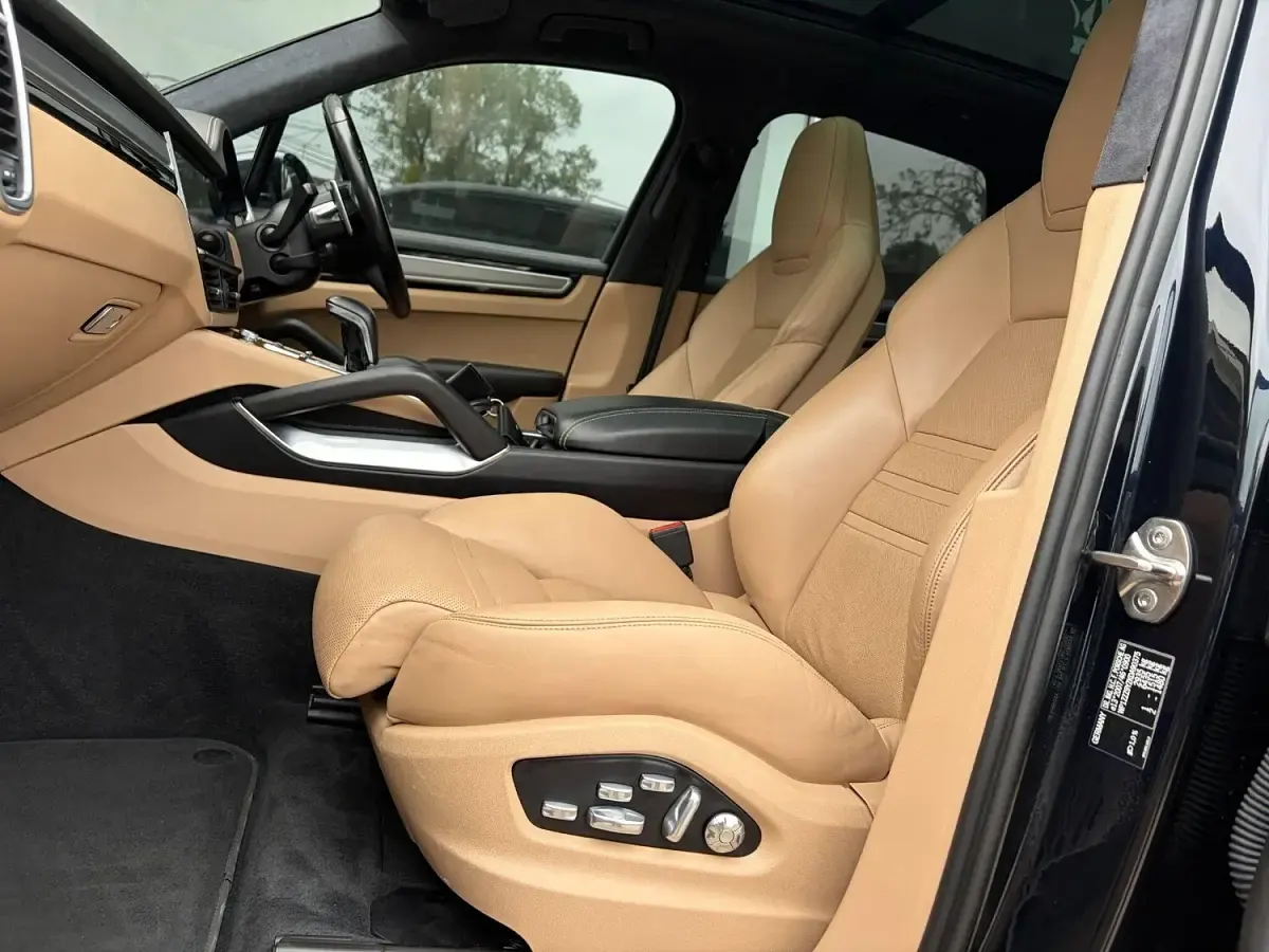 Used Porsche Cayenne Turbo 550 HP (404 kW) 2018 Blue SUV