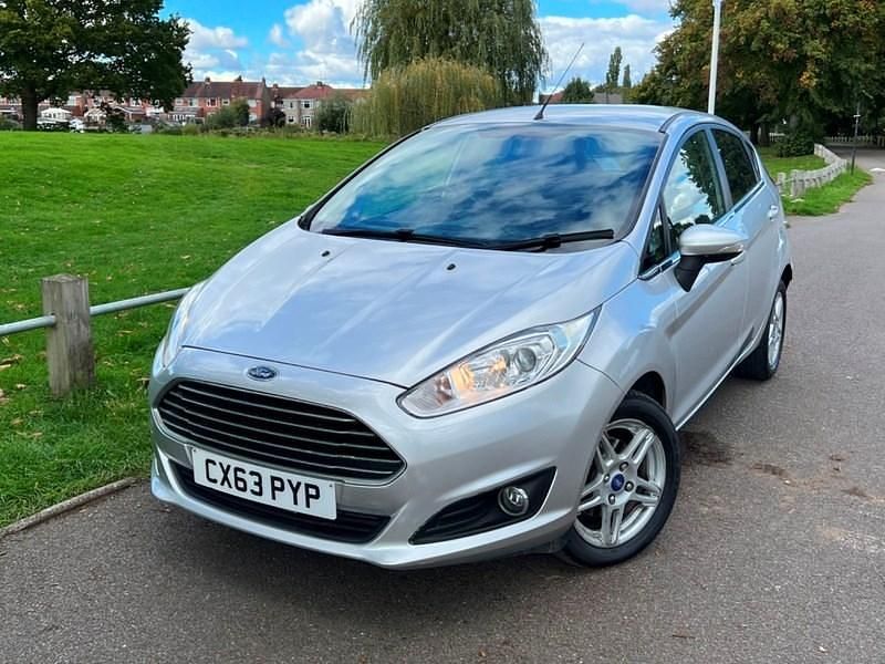 Used Ford Fiesta Zetec 75 HP (55 kW) 2013 Silver Hatchback