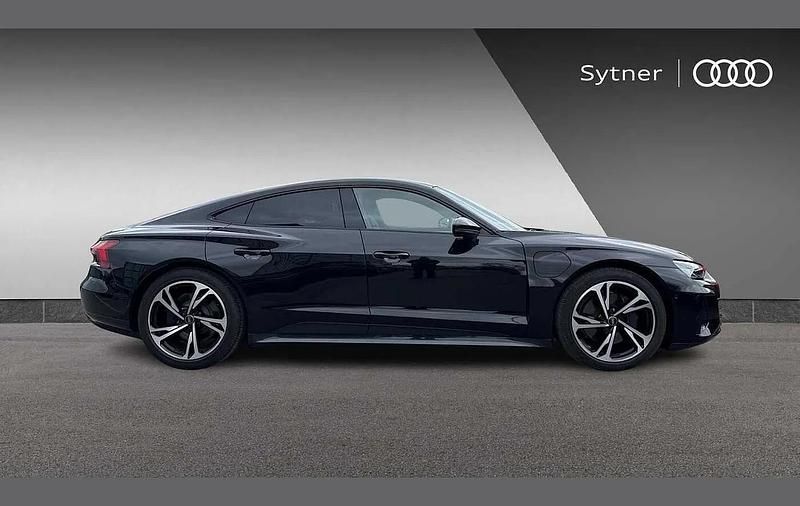 Second-hand Audi e-tron GT quattro Comfort 384 kW (523 CP) 2023 Negru Berlinǎ
