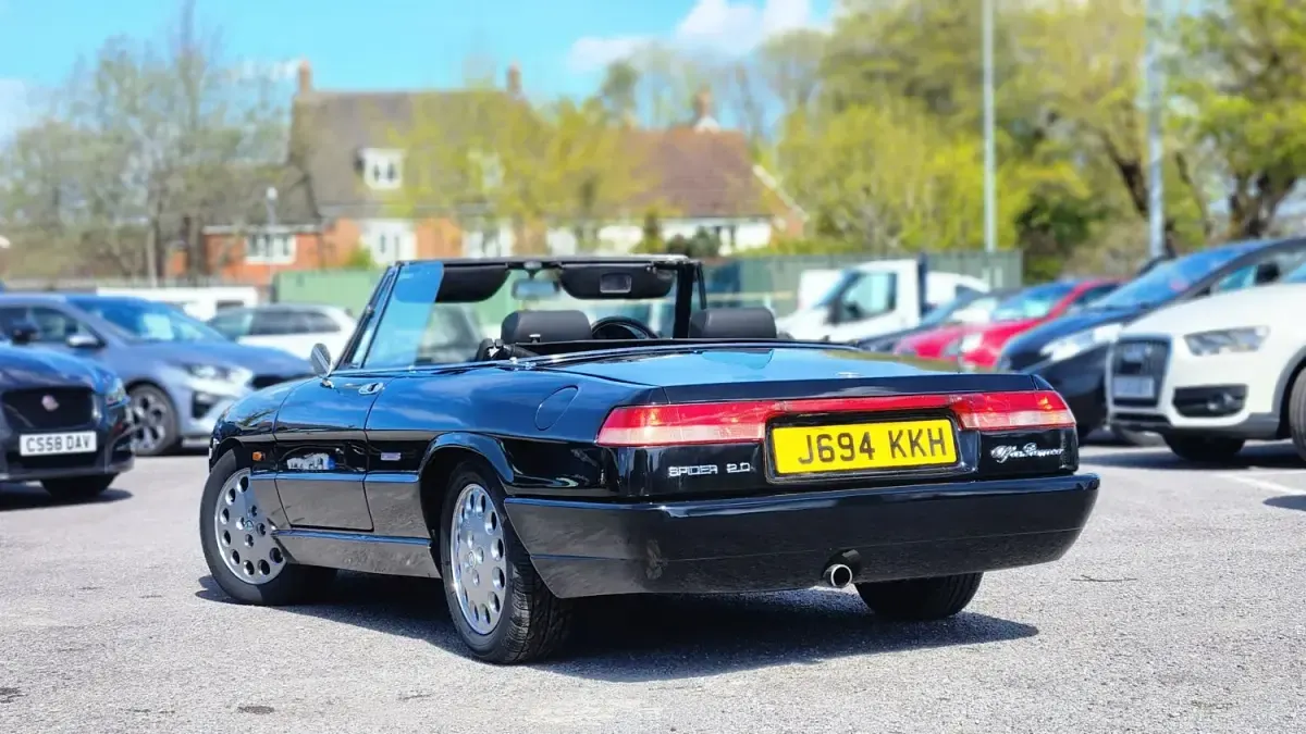 Begagnad Alfa Romeo Spider 1997 Svart Cab