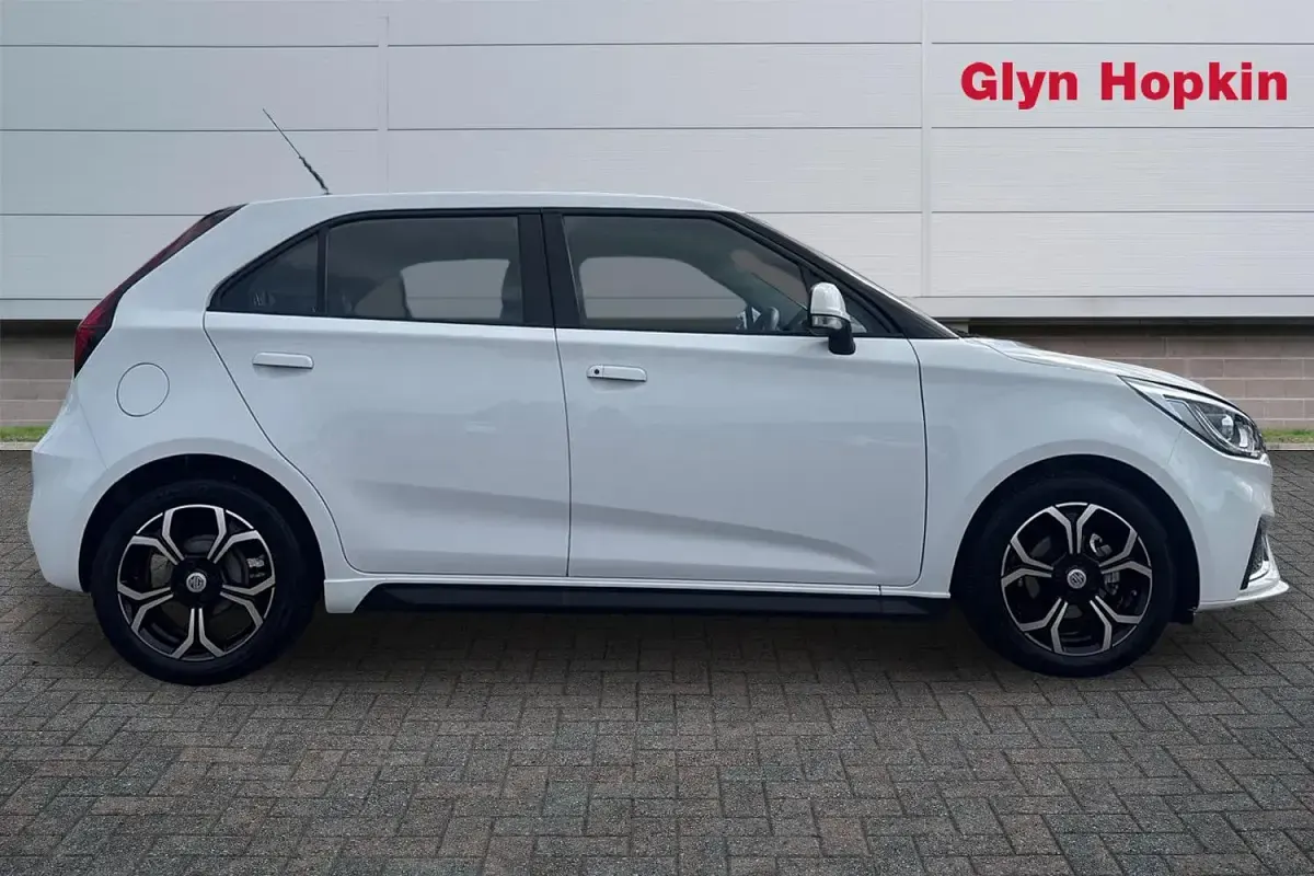 Used MG MG3 Exclusive 106 HP (77 kW) 2022 White Hatchback
