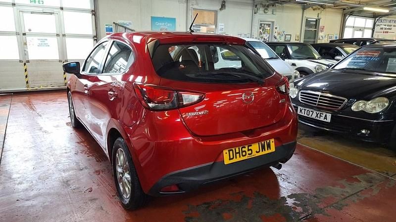 Usado Mazda 2 2016 Vermelho Citadino