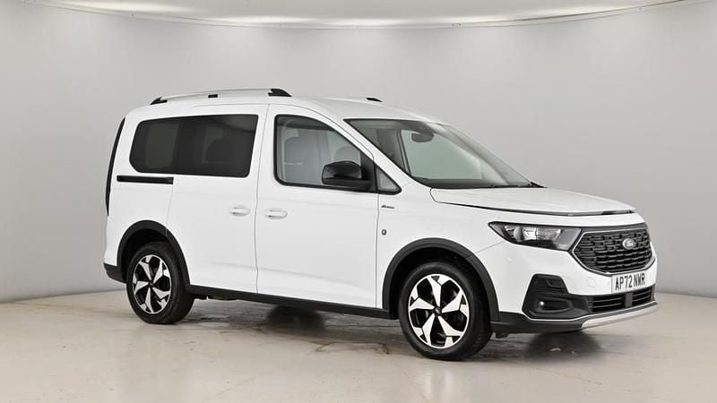 White Used 2023 Ford Tourneo Connect Active MPV | £17,495 (Fair price) - Image 1/4